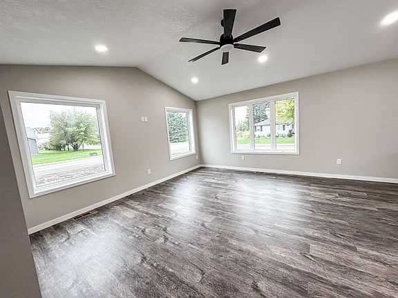 5th image of 704 5th St SE