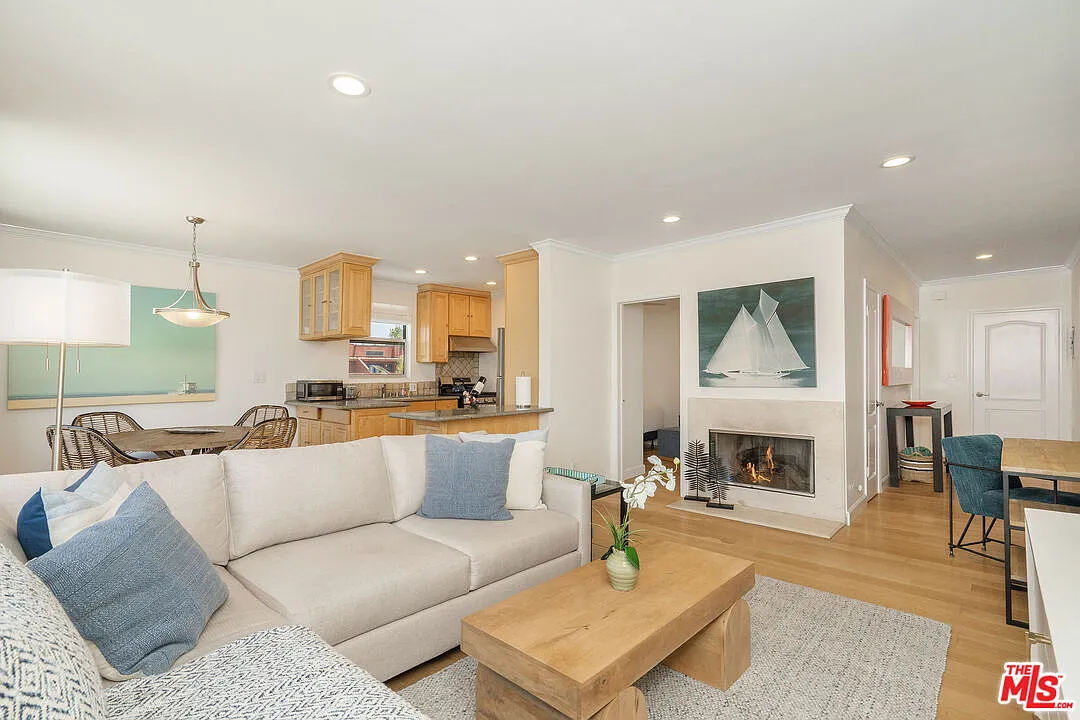 2 bed, 1.0 bath, 939 sqft, $6,000 — Photo 1