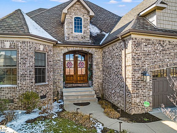 3rd image of 2421 Pascoli Pl
