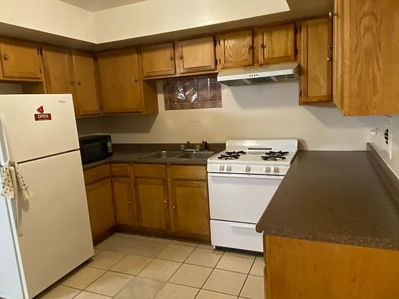 4th image of 115 Dover Dr Unit 7