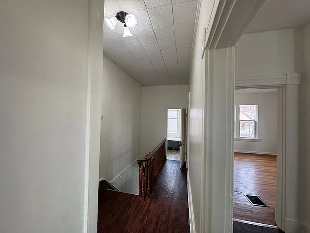 1044 Rosemont Ave — Photo 9