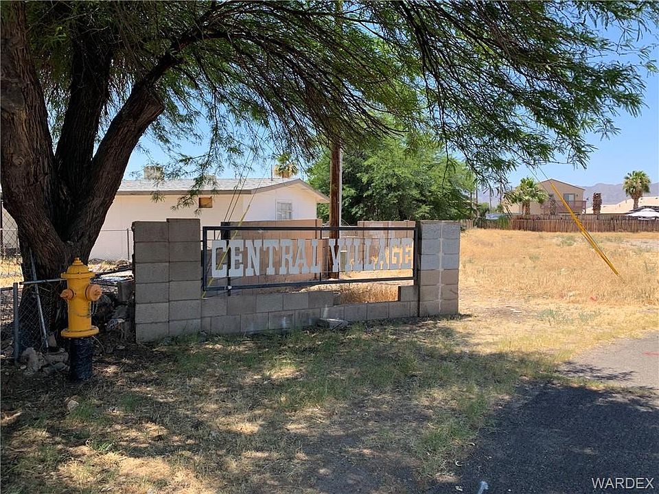 2nd image of 720 Lilac Ln