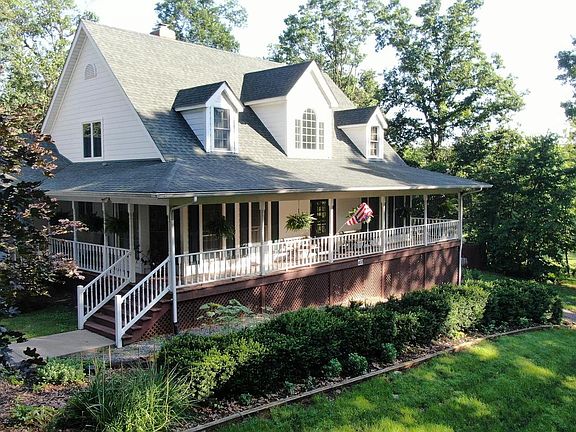 2nd image of 430 Saddleback Ln