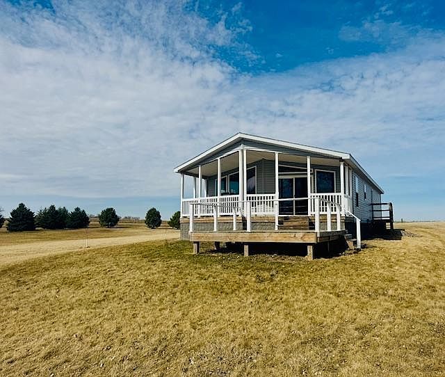 1st image of 7 Robbins Dr