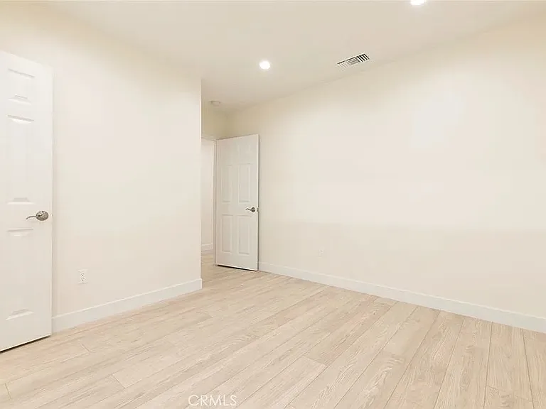 8002 Hazeltine Ave — Photo 18