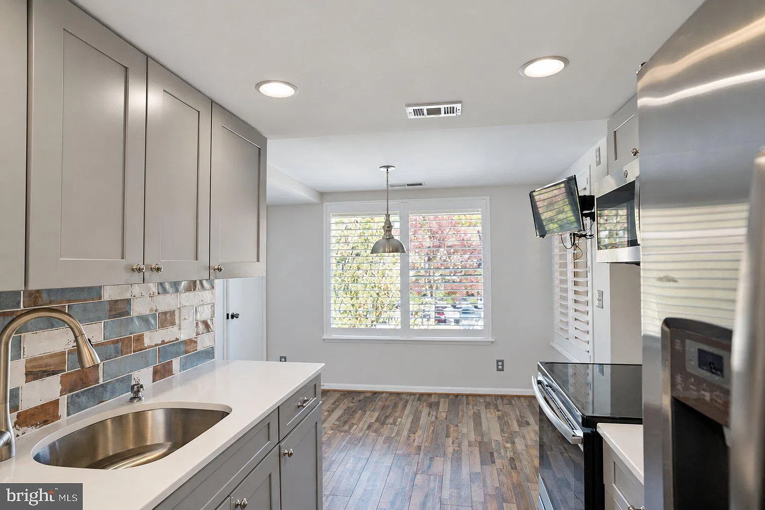 2 bed, 2.0 bath, 900 sqft, $2,500 — Photo 2