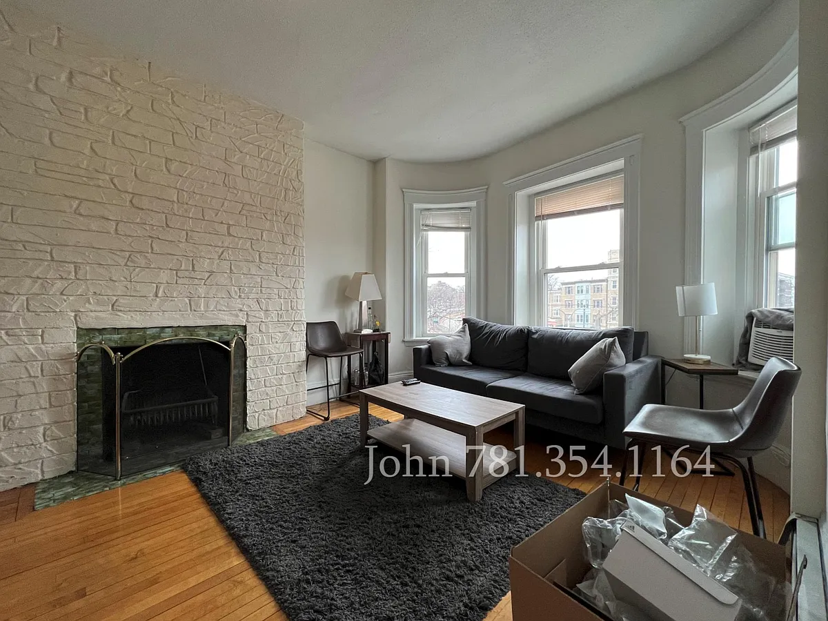 Building Photo - 1322 Commonwealth Ave #9