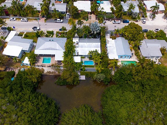 4th image of 2412 Linda Ave