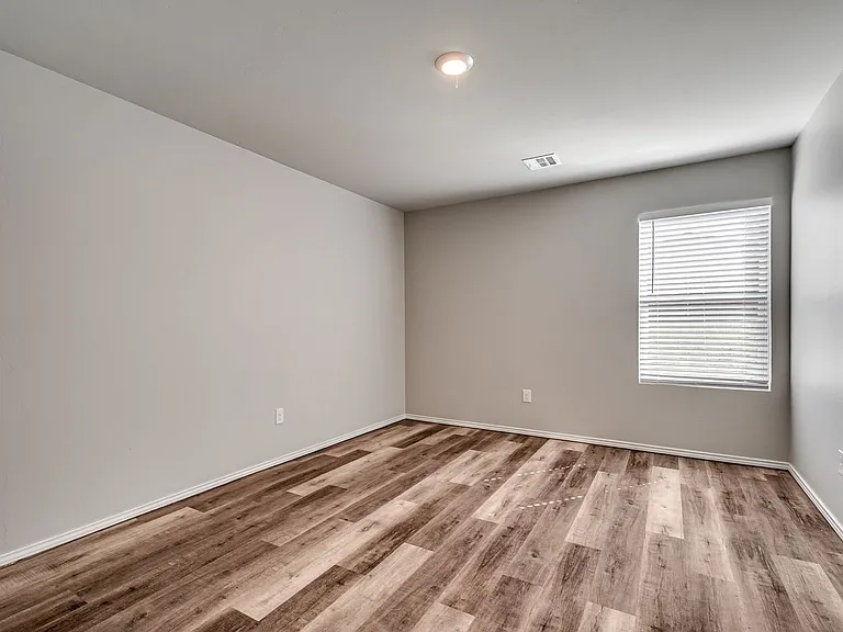 9724 Saddle Dr — Photo 15