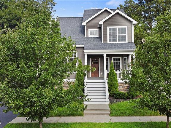 5th image of 233 Maple Avenue