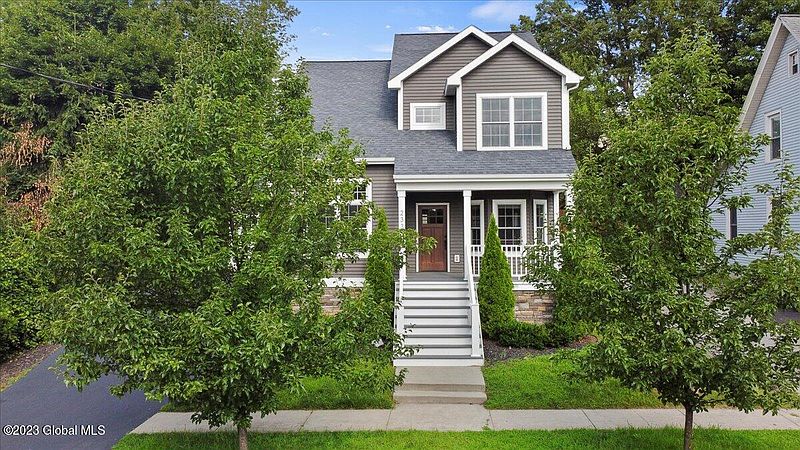 5th image of 233 Maple Avenue