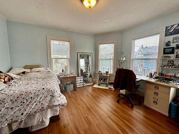 4th image of 45 Davenport St
