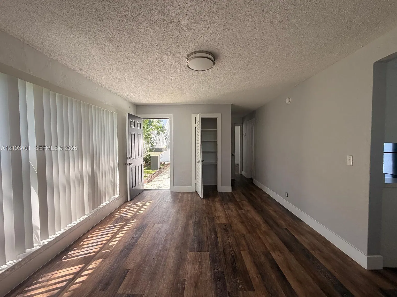 1821 Thomas St — Photo 2