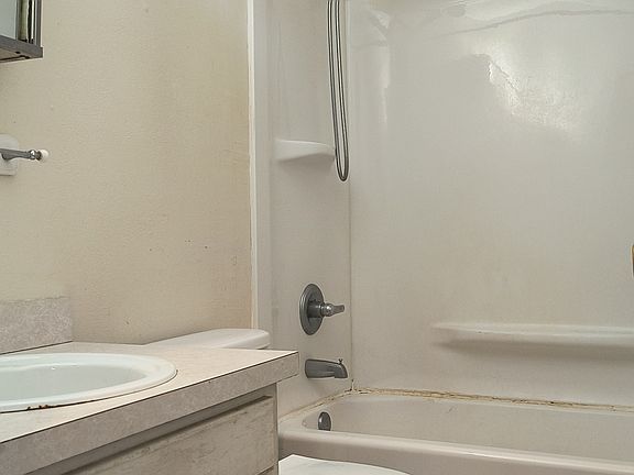 5th image of 2203 Crestwood