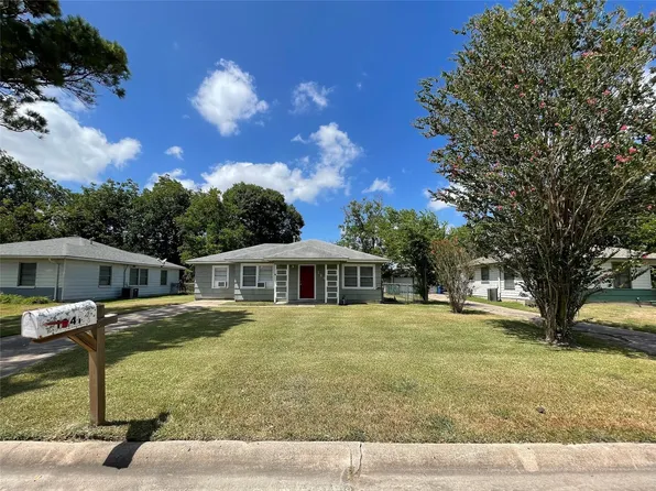 1241 Chevy Chase Dr, Angleton, TX 77515