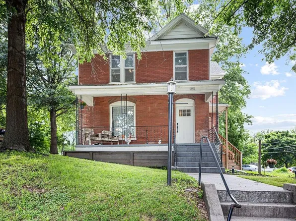 1016 N 10th St, Atchison, KS 66002