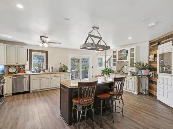542 West Wisconsin AVENUE, Pewaukee, WI 53072