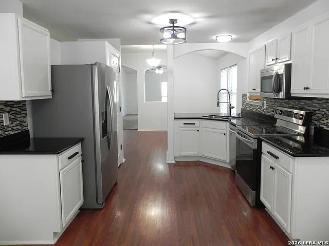 4 bed, 2.0 bath, 1700 sqft, $1,800 — Photo 4