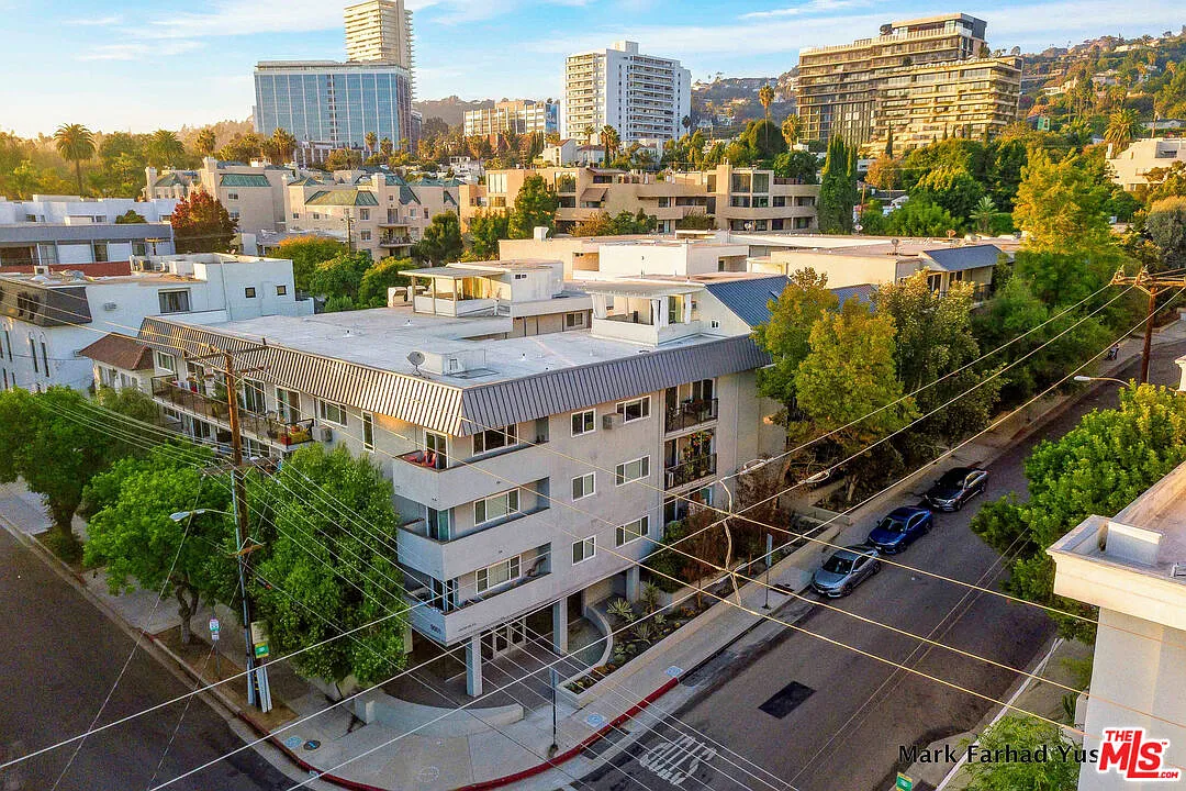 1 bed, 1.0 bath, 710 sqft, $3,149 — Photo 2