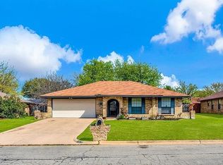 6825 Stillmeadows Cir N, North Richland Hills, TX 76182