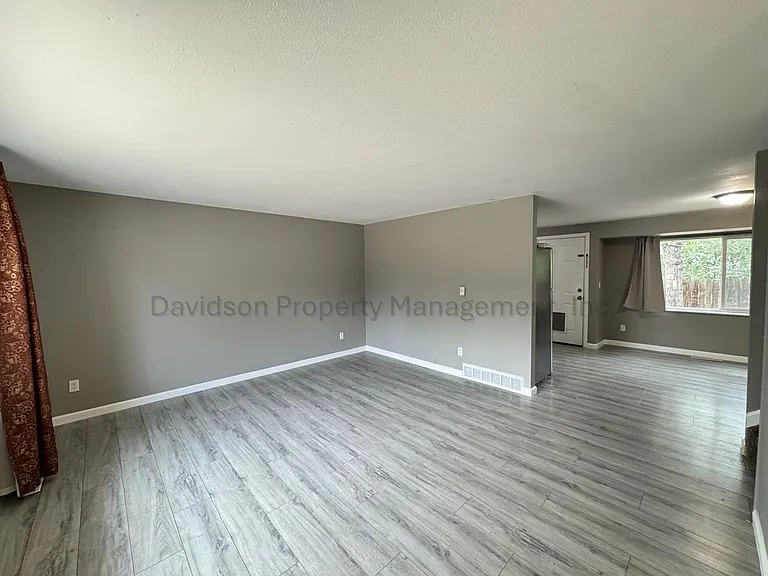 4470 Monica Dr — Photo 2