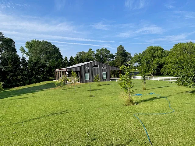 4 bed, 2.5 bath, 2250 sqft, $2,500 — Photo 2