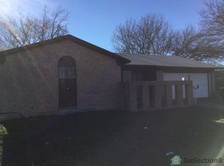 6412 Embassy Dr, Forest Hill, TX 76119