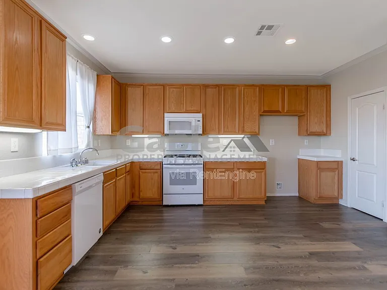 37400 Queen Anne Pl — Photo 3