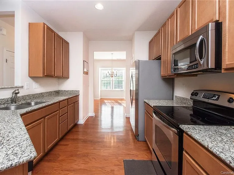 9722 Springholm Dr — Photo 9