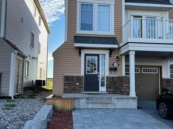 916 Fameflower St, Ottawa, ON K2J 6H3