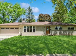 214 Babalee Ln, West Bend, WI 53090