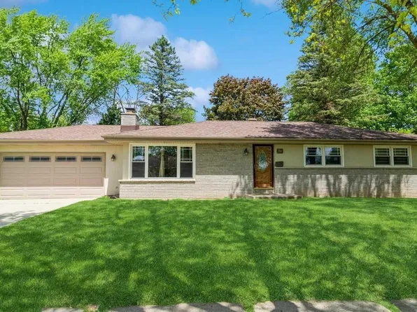 214 Babalee LANE, West Bend, WI 53090