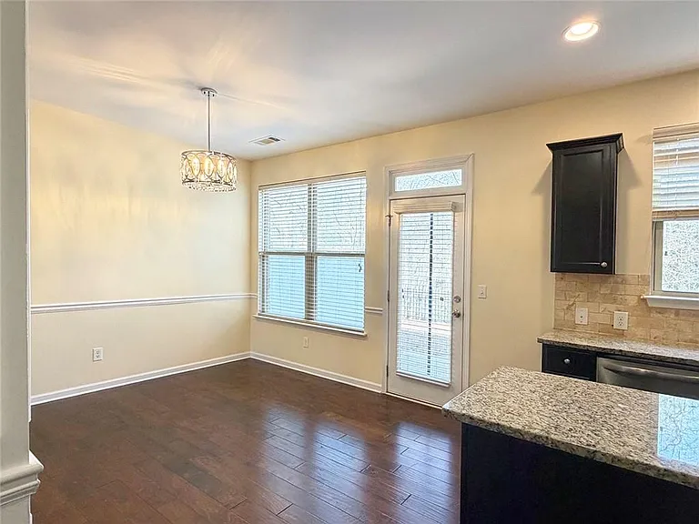 3712 Brockenhurst Dr — Photo 6