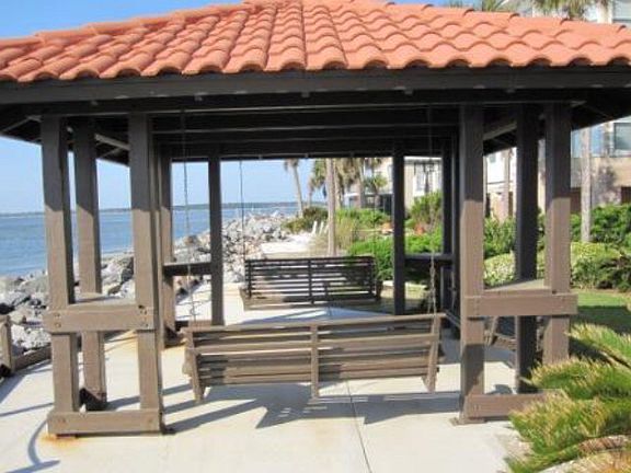 5th image of 940 Beachview Dr APT 4