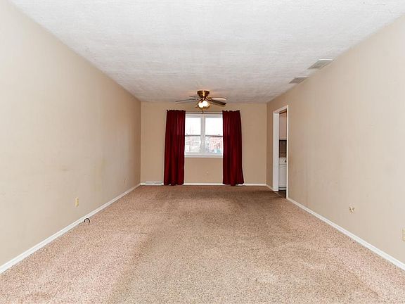 3rd image of 7729 Hollybrook Ln