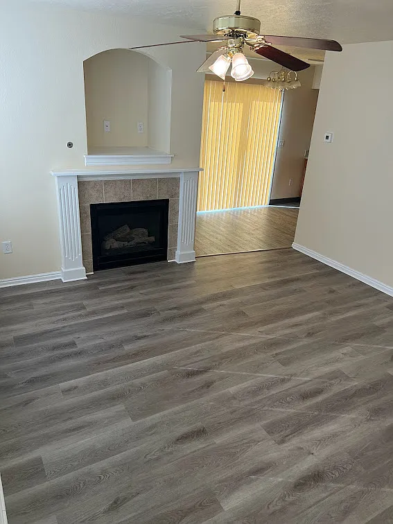 2 bed, 1.5 bath, 930 sqft, $1,295 — Photo 2
