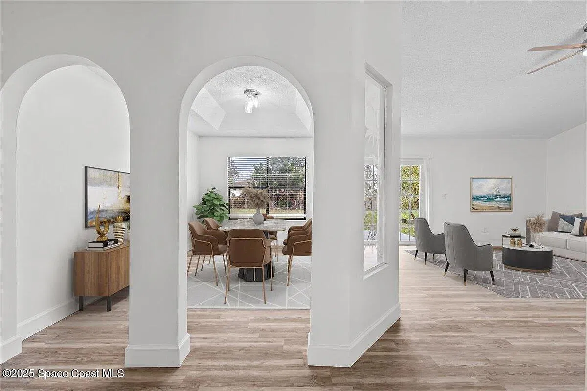 3 bed, 2.0 bath, 1416 sqft, $2,100 — Photo 3