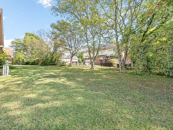 3rd image of 2586 Stone Briar Dr