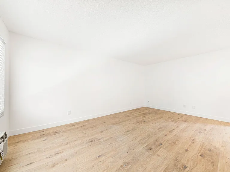 5330 Corteen — Photo 8