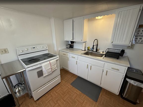 2nd image of 47 Oak Ter Unit 2
