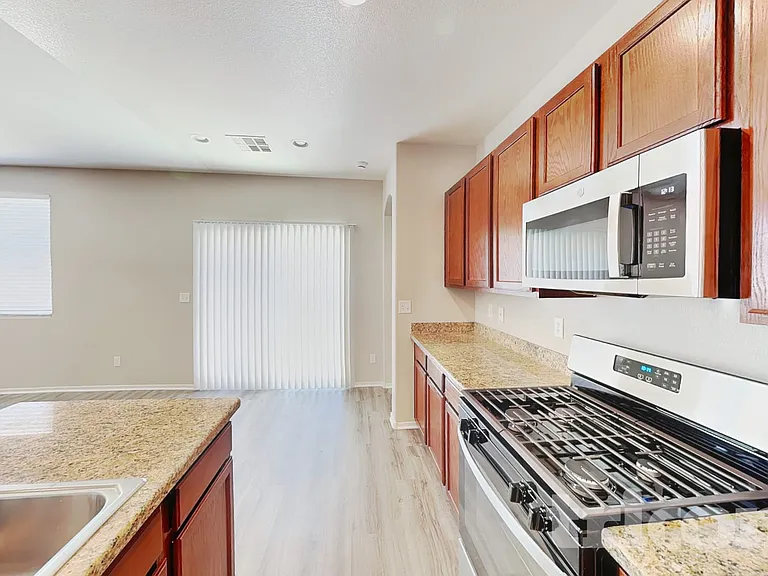 1020 Fishing St — Photo 5