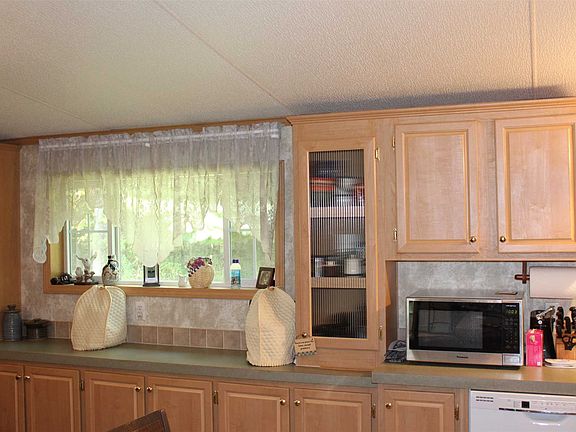 5th image of 10 Deerhaven Ln