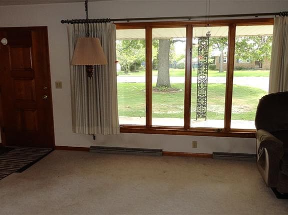 3rd image of 317 Carlson Dr