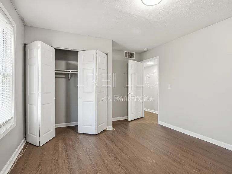 419 Woodcreek Dr #1 — Photo 9