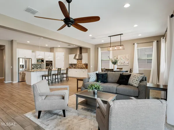 1076 W Desert Firetail Ln, Oro Valley, AZ 85755