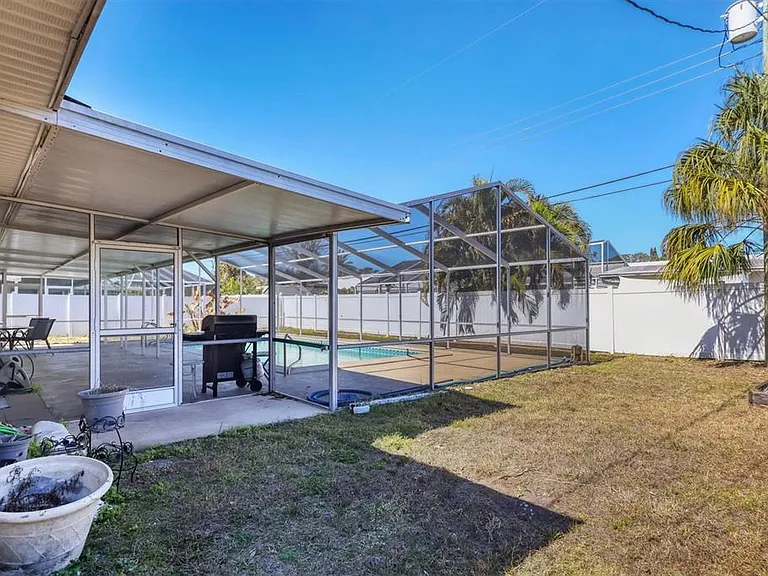 3425 Fairview Dr — Photo 43