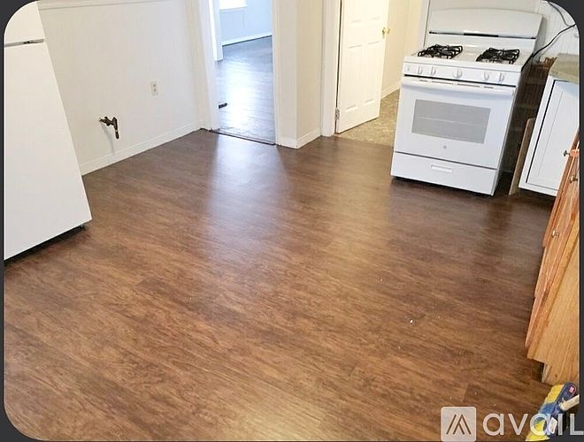 2nd image of 101 Oak St APT 2