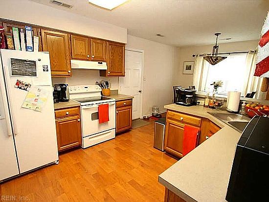 3rd image of 237 N Hill Ln #6