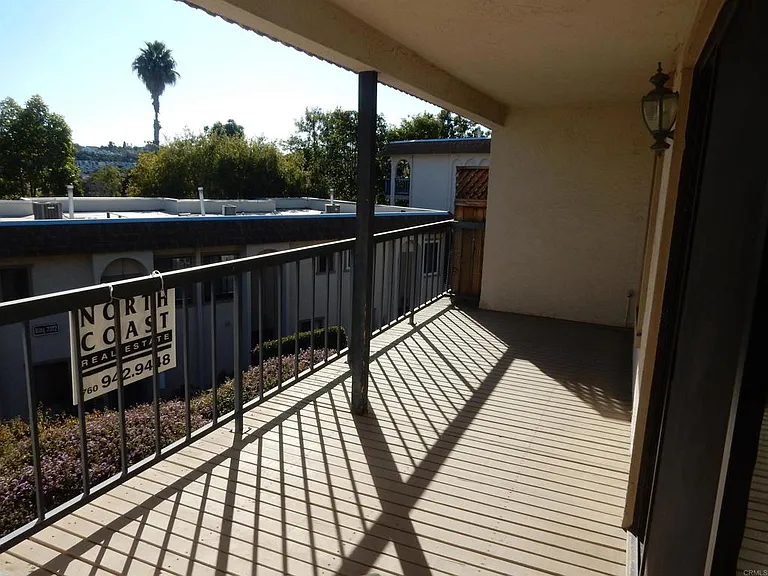 2374 Caringa Way — Photo 37