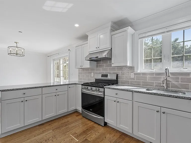 27 Mill St #D — Photo 2